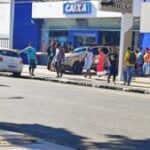 Idoso-passa-mal-e-morre-em-frente-a-agencia-Caixa-em-Feira-de-Santana-ft-Ed-Santos-Acorda-Cidade-300x169-1