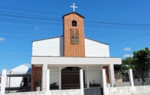 Igreja-catolica-arrombada-no-Feira-IX-300x190-1