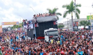 La-Vem-Eles_Micareta_LaianeCruz-Acorda-Cidade-300x179-1
