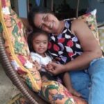 Laura-Maria-e-mae-Valeria-menina-de-Feira-de-Santana-que-tem-Sindrome-de-Down-300x210-1