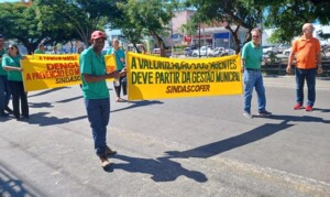 Manifestacao-Agentes-de-Combate-as-Endemias-em-Feira-de-Santana-ft-Ney-Silva-Acorda-Cidade3-300x179-1