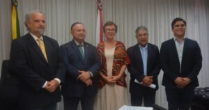 Marcelino-Galo-e-Neusa-Cadore-tomam-posse-na-Assembleia-Foto-Divulgacao-300x158-1