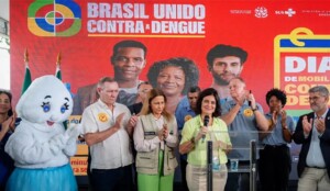 Ministra-reforca-importancia-de-vacinar-criancas-contra-a-dengue-300x174-1