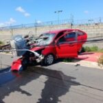 Motorista-passa-mal-e-colide-carro-em-poste-no-bairro-Papagaio-ft-ney-silva-acorda-cidade-300x203-1