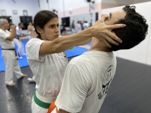 Mulher-LUANA-krav-maga-300x225-1