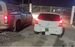 PM-efetua-prisao-por-porte-ilegal-de-arma-de-fogo-e-recupera-veiculo-roubado-no-bairro-Gabriela-em-Feira-de-Santana-Foto-Ascom-PM-300x189-1