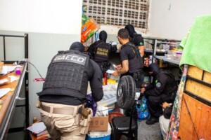 PMs-presos-na-Operacao-El-Patron-sao-transferidos-para-presidio-federal-01-300x200-1