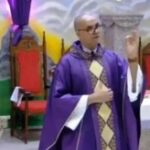 Padre-critica-realizacao-de-micareta-de-Tucano-durante-a-celebracao-do-Domingo-de-Ramos-300x164-1