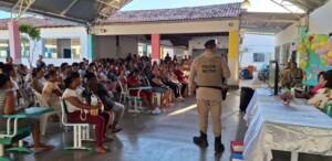 Policiais-da-Ronda-Escolar-Portal-do-Sertao-participam-da-reuniao-de-pais-e-mestres-na-Escola-Municipal-Ana-Brandoa-300x146-1