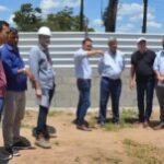 Prefeito-realiza-visita-tecnica-as-obras-do-Centro-de-Excelencia-em-Zootecnia-do-Senar-Foto-ACM-300x151-1
