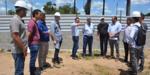 Prefeito-realiza-visita-tecnica-as-obras-do-Centro-de-Excelencia-em-Zootecnia-do-Senar-Foto-ACM-300x151-1