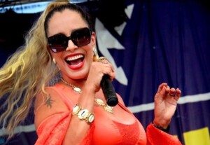 Sarajane-cantora-300x207-1