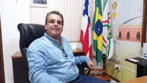 Secretario-de-Desenvolvimento-Wilson-Falcao_-Foto-Ed-Santos-Acorda-Cidade-300x169-1