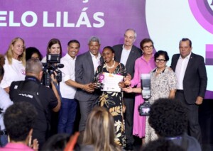 Selo-Lilas-Governador-certifica-83-empresas-baianas-em-prol-da-igualdade-de-genero-no-ambiente-de-trabalho2-300x213-1