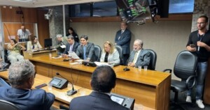 Sem-tituloDeputados-aprovam-na-CCJ-relatorio-de-indicacao-de-Marcelo-Nilo-para-vaga-de-conselheiro-no-TCM-Foto-Mauricio-Leiro-Bahia-Noticias-300x158-1