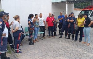 Servidores-do-Samu-reuniao-paralisacao-foto-paulo-jose-acorda-cidade-300x191-1