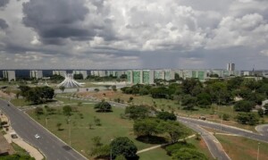 brasilia-ministerios-planalto-foto-Rafa-Neddermeyer-agencia-brasil-300x179-1