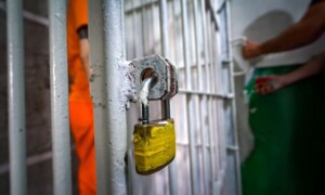 cadeia-prisao-presidio-rebeliao-sistema-carcerario-foto-ricardo-wolffenbutte-secom-300x180-1