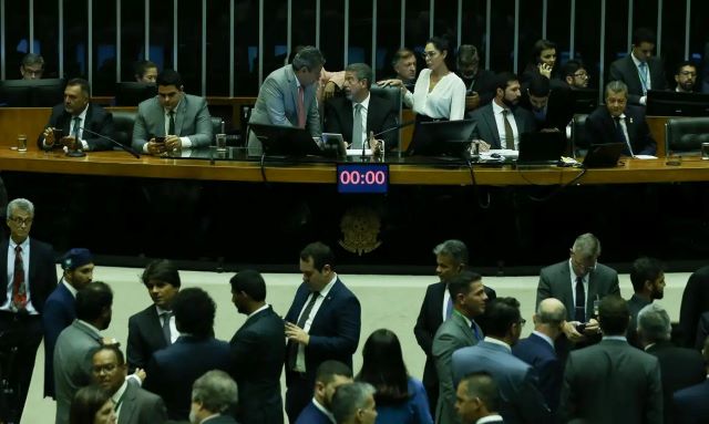 camara-federal-foto-lular-marque-abr-saidinha