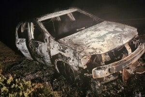 carro-pega-fogo-em-brumado-300x200-1