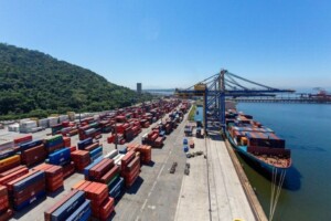 conteiners-porto-economia-exportacao-foto-divulgacao-agencia-brasil-300x200-1