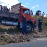homem-e-morto-em-cabine-de-caminhao-em-Santa-barbara-300x169-1