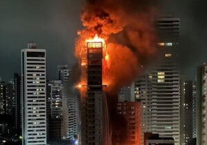 incendio-atinge-predio-em-recife-Eduardo-Fialho-WhatsApp-300x211-1