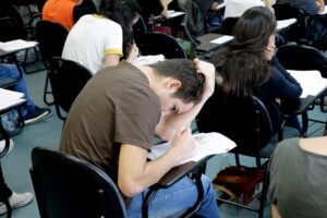 prova-enem-concursos-estudantes-foto-marcos-santos-usp-imagens2-300x200-1