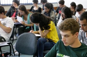 prova-enem-concursos-estudantes-foto-marcos-santos-usp-imagens4-300x195-1