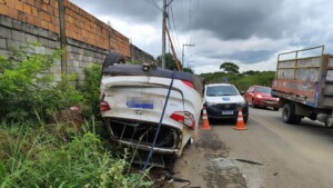 ACidente-Estrada-de-Sao-Jose-Foto-Ed-Santos-Acorda-Cidade.jpg3_-300x169-1