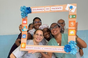 Acao-do-Dia-da-Seguranca-do-Paciente-e-realizada-no-Hospital-Especializado-Lopes-Rodrigues-300x200-1