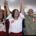 Ao-lado-de-Wagner-e-liderancas-Adelia-Pinheiro-lanca-pre-candidatura-a-prefeitura-de-Ilheus-Foto-Assessoria-300x200-1