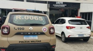 Apreensao-de-armas-e-carro-em-Feira-de-Santana-Foto-Policia-Militar-300x165-1