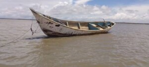 Barco-foi-encontrado-a-deriva-no-Para-com-corpos-no-fundo-da-embarcacao-em-estado-de-decomposicao-Foto-Reproducao-300x135-1