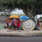 Barraqueiros-em-frente-ao-Teatro-Margarida-Ribeiro-cadastramento-para-o-Esquenta-Micareta-ft-Paulo-Jose-Acorda-Cidade-300x162-1