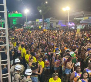 Bloco-A-Loja-Thiago-Aquino-Foto-Maylla-Nunes-Acorda-Cidade-300x269-1