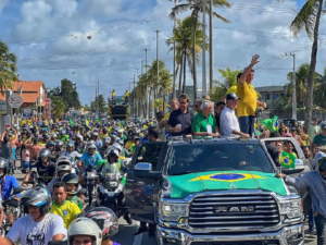 Bolsonaro-durante-carreata-e-motociata-pela-Orla-de-Atalaia-em-Aracaju-Foto-Reproducao-JL-Politica-300x225-1