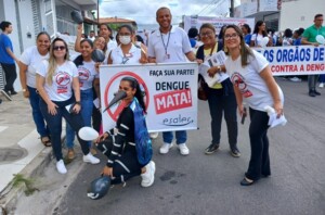 Caminhada-contra-a-Dengue-na-UBS-do-CASEB1-em-parceria-com-o-Colegio-Odorico-Tavares-ft-Ney-Silva-Acorda-Cidade4-300x198-1