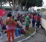 Comerciantes-dormem-na-calcada-em-busca-de-vagas-para-o-Esquenta-Micareta-ft-Paulo-Jose-Acordaa-Cidade-300x135-1