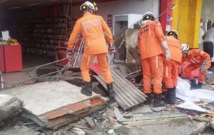 Desabamento-de-marquise-em-Alagoinhas-Foto-Corpo-de-Bombeiros-300x190-1