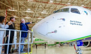 Durante-visita-de-Lula-Embraer-anuncia-investimentos-de-R-2-bilhoes-Foto-Ricardo-Stuckert-PR-300x180-1
