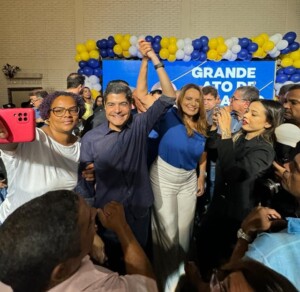 Em-Conquista-ACM-Neto-participa-de-lancamento-da-pre-candidatura-de-Sheila-e-anuncia-filiacao-de-quatro-vereadores-300x292-1