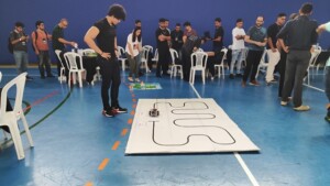 Equipe-Feira-de-Robotica-Foto-Ed-Santos-Acorda-Cidade.jpg5_-300x169-1