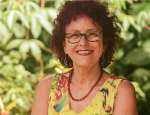 Escritora-Rosana-Murray-Foto-Secretaria-de-Educacao-de-Sao-Sebastiao-300x231-1