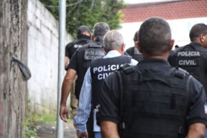 Homem-e-preso-em-flagrante-por-roubo-em-Antonio-Cardoso-300x200-1