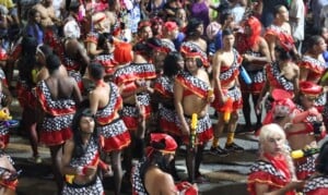 La-vem-elas-foto-iasmin-santos-acorda-cidade-4-300x179-2