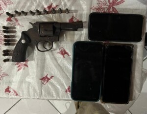 MP-e-SSP-cumprem-mandados-de-busca-contra-suspeitos-de-apoiar-fuga-de-policial-militar.jpg2_-300x233-1
