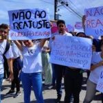Manifestacao-alunos-de-medicina-na-Unex-ft-Ed-Santos-Acorda-Cidade2-300x150-1