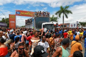 Micareta-de-Feira-jeronimo-rodrigues-Fotos_-Joa-Souza_-GOVBAApp-Image-2024-04-06-at-300x200-1