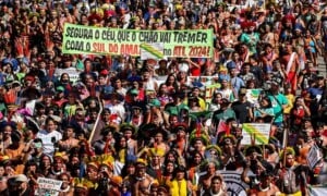 Milhares-de-indigenas-marcham-em-Brasilia-Foto-Marcelo-Camargo-Agencia-Brasil-300x180-1